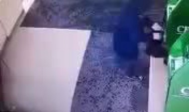 ببینید | حمله  یک زن به  بانک با بنزین و آتش