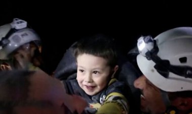 ببینید| نجات پسر بچه خندان سوری از زیر آوار پس از یک هفته