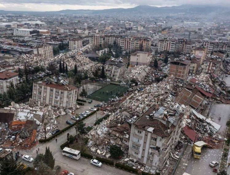 معاون اردوغان: تاکنون ۱۵۴۱ نفر جان خود را در زلزله از دست داده‌اند