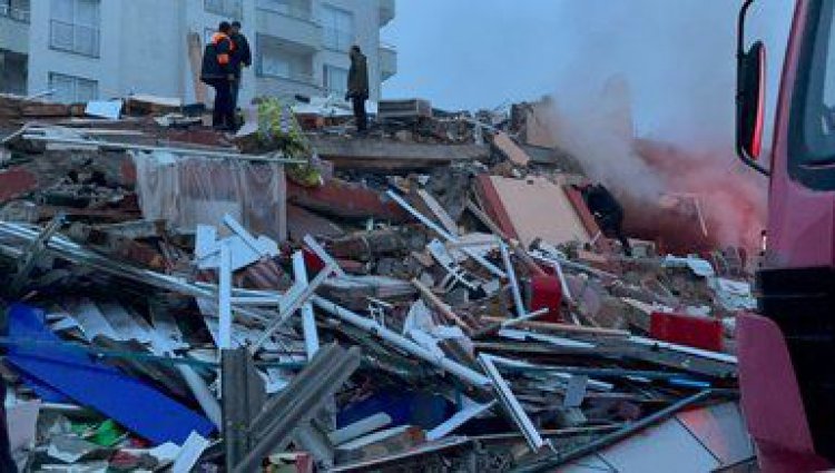 ۱۴ بازیکن تیم والیبال زیر آوار زلزله ترکیه