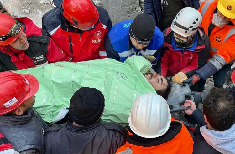 تصاویر جدیدی از آواربرداری و نجات زلزله زدگان ترکیه