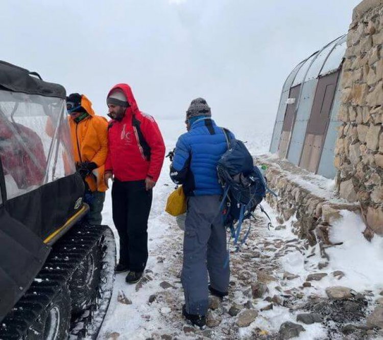 نجات ۳ کوهنورد گرفتار در برف و کولاک سپیدان