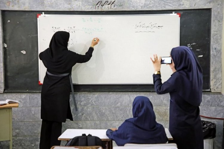 برکناری رئیسی که راهپیمایی ۲۲ بهمن را شرط رتبه‌بندی معلمان کرد