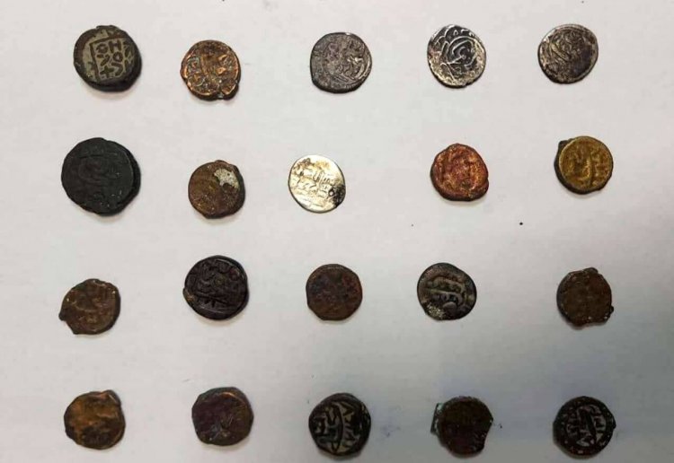 کشف سکه‌های تاریخی در فرودگاه بندرعباس