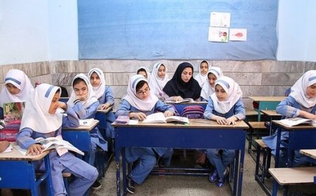 ببینید | تجمع خانواده‌های دانش‌آموزان مسموم شده در نارمک