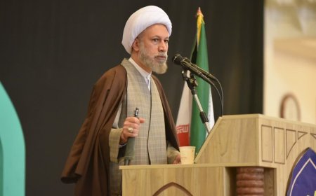 امام ‌جمعه شیراز: مشکلات ارزی این روزهای کشور جنگ واقعی است