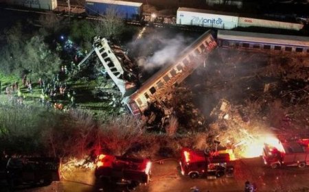 تصادف دو قطار با یکدیگر در یونان با ۱۱۷ کشته و زخمی+ عکس