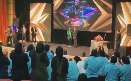 ببینید | حرکت جنجالی مجری تلویزیون در قبال همسر سابقش مقابل چشم مردم!