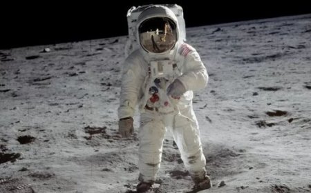 عکس| رونمایی از لباس ناسا برای ماه، قیمت :۱۰۲۶۰۰۰۰۰۰۰۰۰۰ تومان!