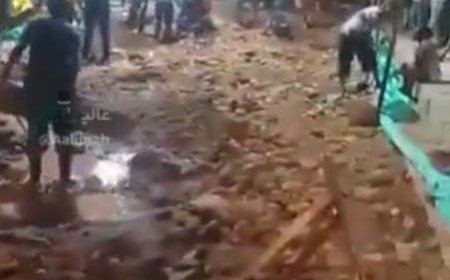 ببینید| یورش مردم و کندن خیابان‌ها در جستجوی طلا!