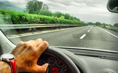 کدام خوراکی‌ها شما را موقع رانندگی بیدار نگه می‌دارند؟