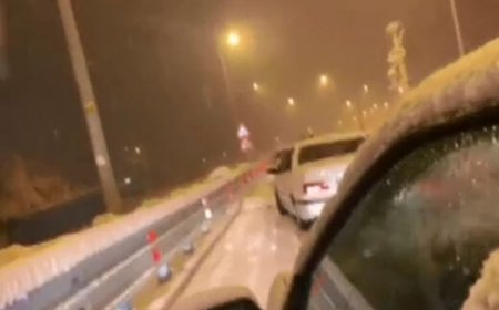 ببینید| گیر کردن مردم در جاده زیر بارش برف!