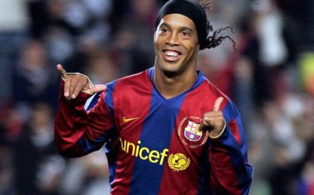 ببینید | شاعر فوتبال اینگونه با توپ شعر می سرود...