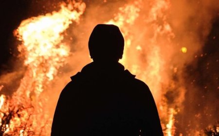 ببینید؛ ریختن بنزین روی سر و به آتش کشیدن مشتری!