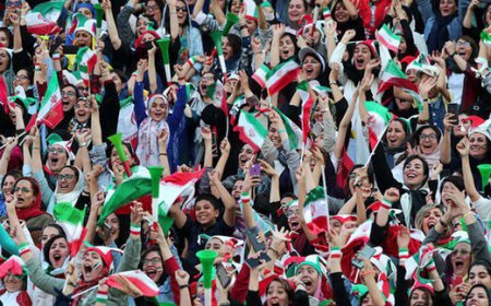 ببینید|  تلاش ناکام  زنان  بدون بلیت برای ورود به ورزشگاه