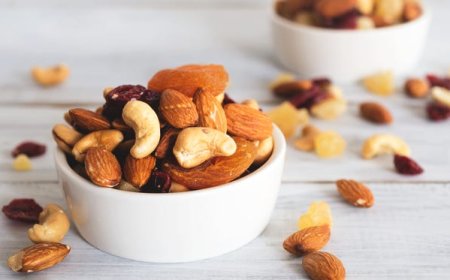 چقدر آجیل و شیرینی در روز مصرف کنیم؟