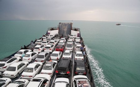 تایم لپسی از تخلیه وبارگیری خودرو در لندینگرافت بندر لافت جزیره قشم