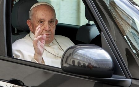 پاپ فرانسیس به علت عفونت تنفسی در بیمارستان بستری شد