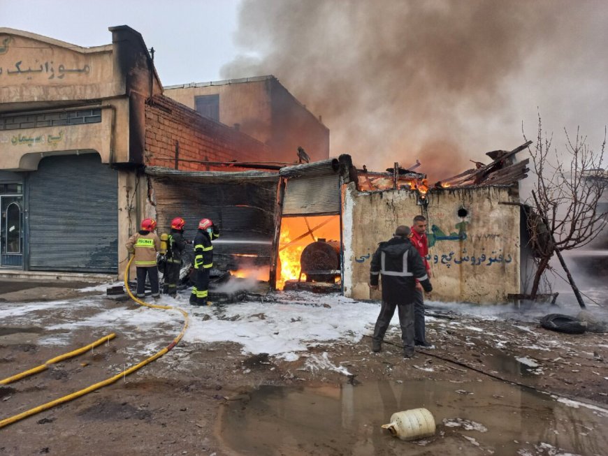 ۳۶ مغازه بازار قائمیه فارس در آتش سوخت