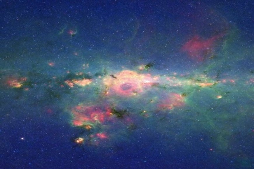 تصویر شگفت انگیز تلسکوپ اسپیتزر از قلب راه شیری