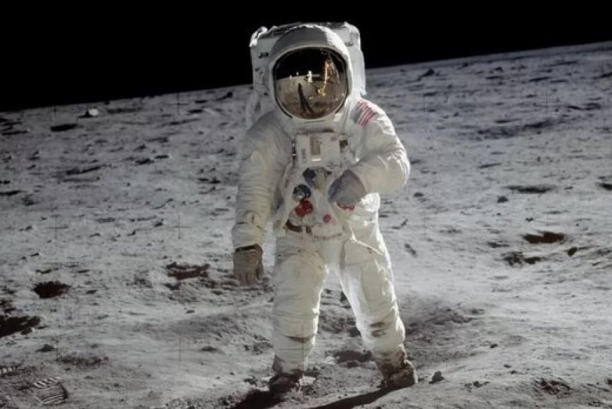 عکس| رونمایی از لباس ناسا برای ماه، قیمت :۱۰۲۶۰۰۰۰۰۰۰۰۰۰ تومان!