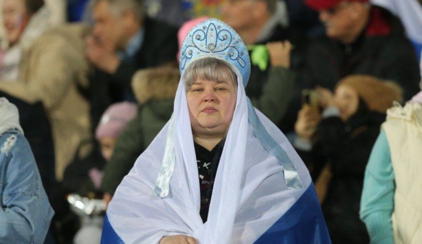 عکس | پوشش عجیب زن هوادار روسیه در ورزشگاه آزادی