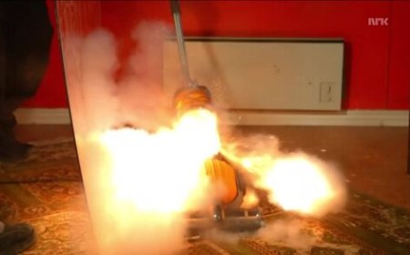 ببینید | انفجار جارو برقی بعد از مکش سیگار