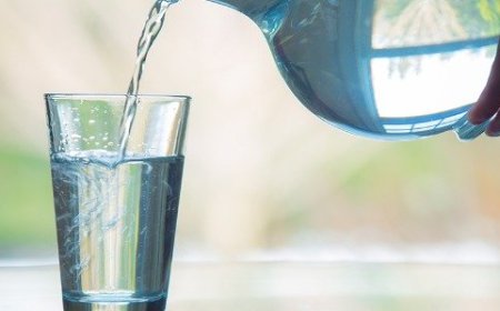 آیا نوشیدن آب زیاد، پوست را شفاف می‌کند؟