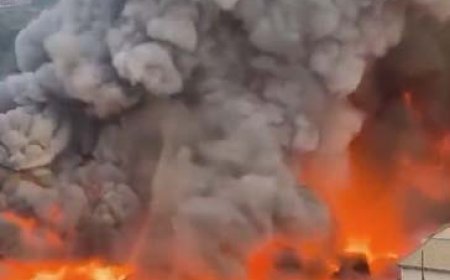 ببینید | آتش‌سوزی گسترده در بازار بزرگ پوشاک بنگلادش