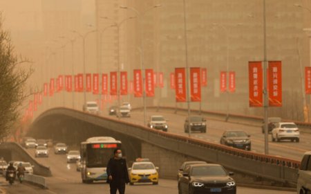 مشاهده شن زرد در هوا؛ طوفان شنِ پکن به ژاپن رسید/ عکس