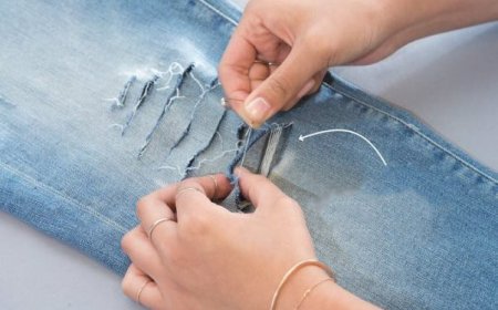 ببینید| شغل عجیب اما با ظرافت؛ زخمی کردن شلوار جین!