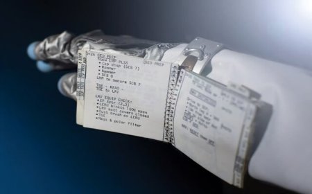 دفترچه یادداشت آخرین انسان روی ماه ۸۰۰ هزار دلار فروش رفت