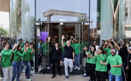 استقبال عجیب از مدیرعامل اپل در بمبئی را ببینید