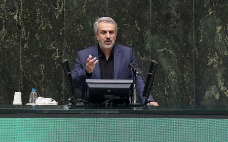 ببینید | توضیحات وزیر صمت درباره اهدای خودروی شاسی بلند به مجلس