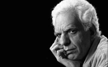 سنگ مزار متفاوت کیومرث پوراحمد+عکس