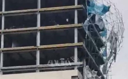 ببینید | خم شدن وحشتناک داربست‌های یک ساختمان