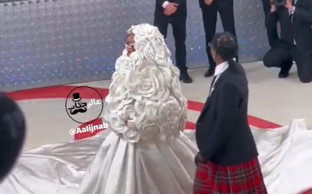 فیلم| مدل عجیب لباس ریحانا در مراسم متگالا!