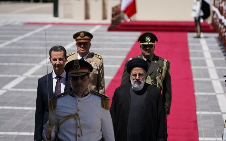 عکس| خانمهای بیحجاب در صف مستقبلین رسمی رئیسی در دمشق