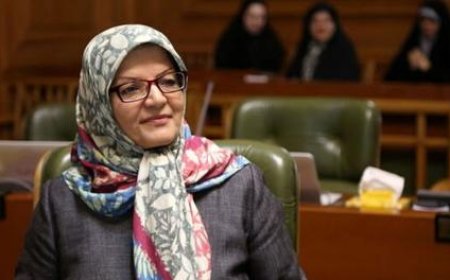 واکنش رئیس انجمن مامایی ایران به زایمان در خانه بخاطر فقر؛ «حتی سلبریتی‌ها هم در خانه زایمان می‌کنند»! 