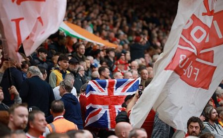 ببینید | اعتراض به تاجگذاری چارلز سوم در زمین فوتبال