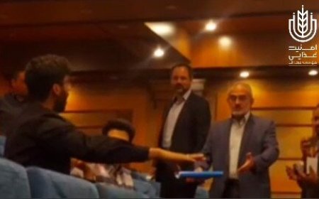 «ترک جلسه» از سوی نماینده دولت هنگام خواندن «بیانیه انتقادی» + عکسها