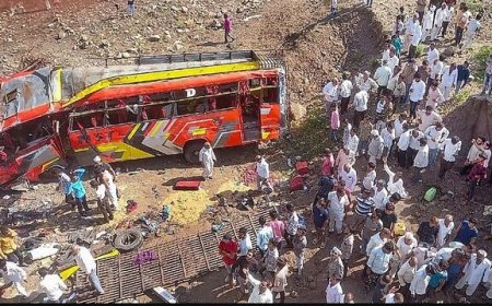 فیلم| سقوط مرگبار اتوبوس از روی پل در هند