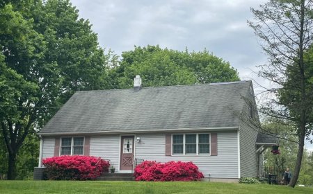 برخورد شهاب‌ سنگ  به یک خانه/ عکس