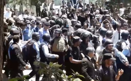 ببینید | ورود «عمران خان» به دادگاه تحت تدابیر شدید امنیتی