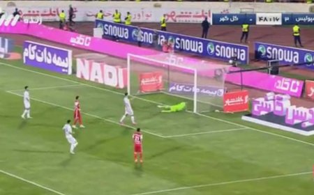 گل چهارم پرسپولیس به گل گهر توسط ترابی در دقیقه ۴۹