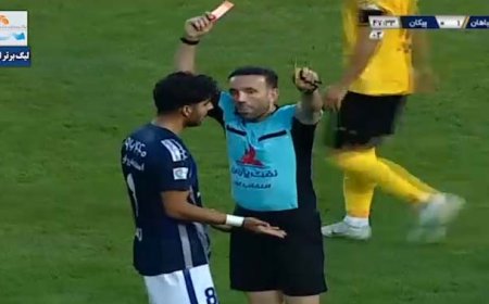 ببینید | اخراج عجیب بازیکن سابق پرسپولیس/ دو کارت زرد در ۵ ثانیه