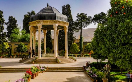 آرامگاه حافظ و حقایقی از معماری جادویی آن