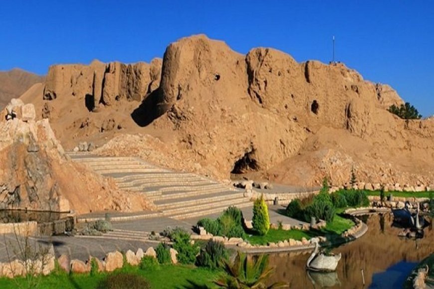 احیای بنای ۲۸۰۰ ساله قلعه دختر و اردشیر در کرمان ستودنی است