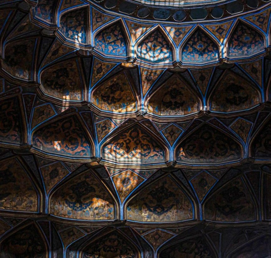 شکوه معماری در عمارت هشت بهشت اصفهان