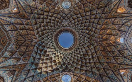 شکوه معماری در سقف تیمچه امین الدوله کاشان
